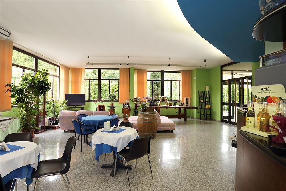 Aquamaris Hotel Sala Baganza Exterior photo