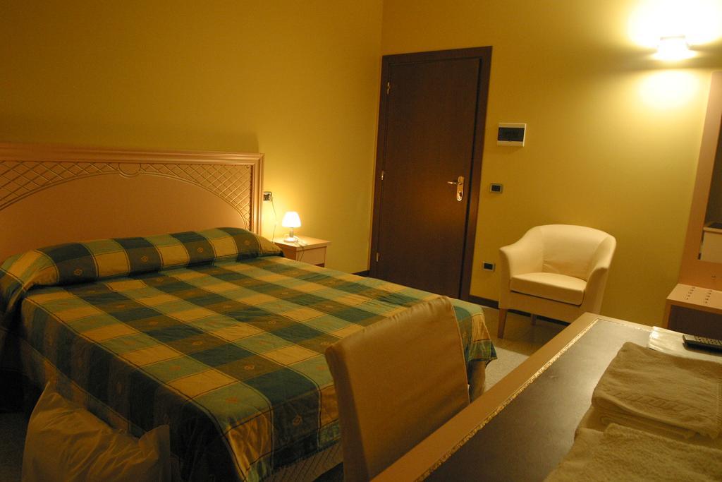 Aquamaris Hotel Sala Baganza Exterior photo