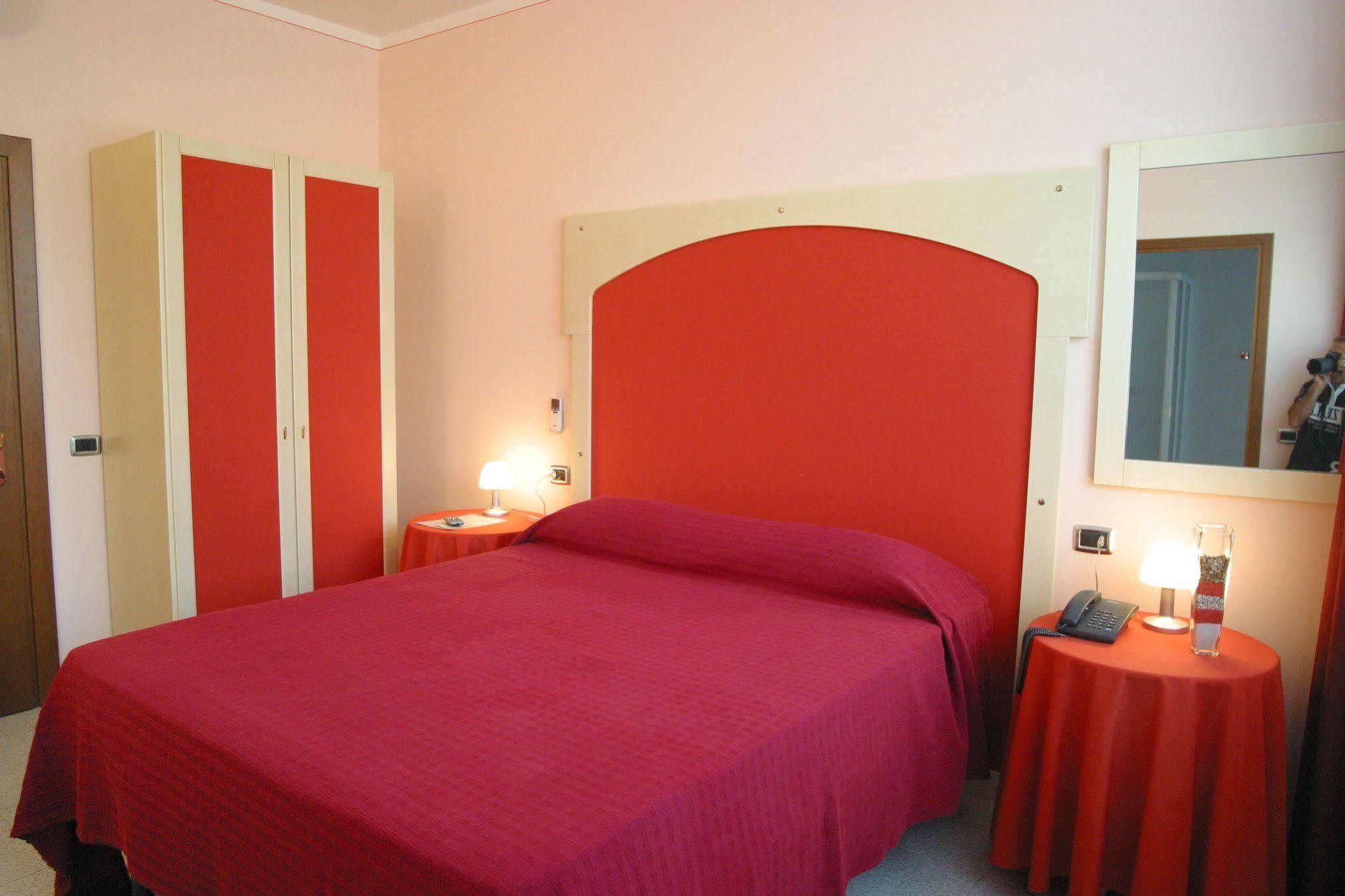 Aquamaris Hotel Sala Baganza Exterior photo